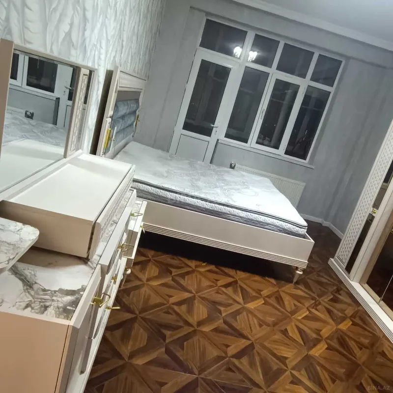 Kirayə verilir 2 otaqlı mənzil 80 m²