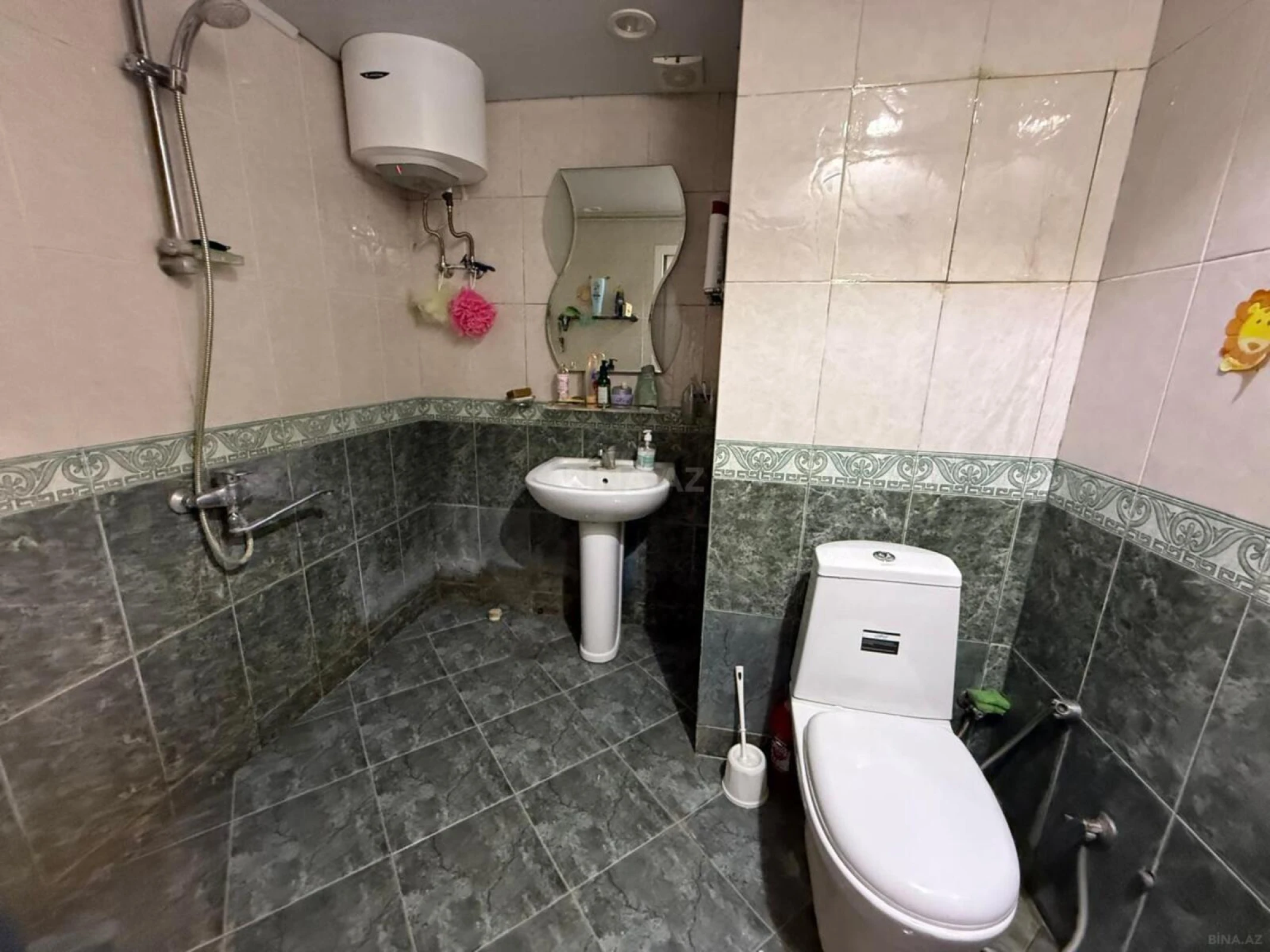Satılır 5 otaqlı mənzil 120 m²