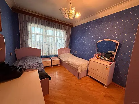 Satılır 5 otaqlı mənzil 120 m²