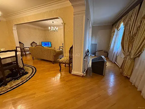 Satılır 5 otaqlı mənzil 120 m²