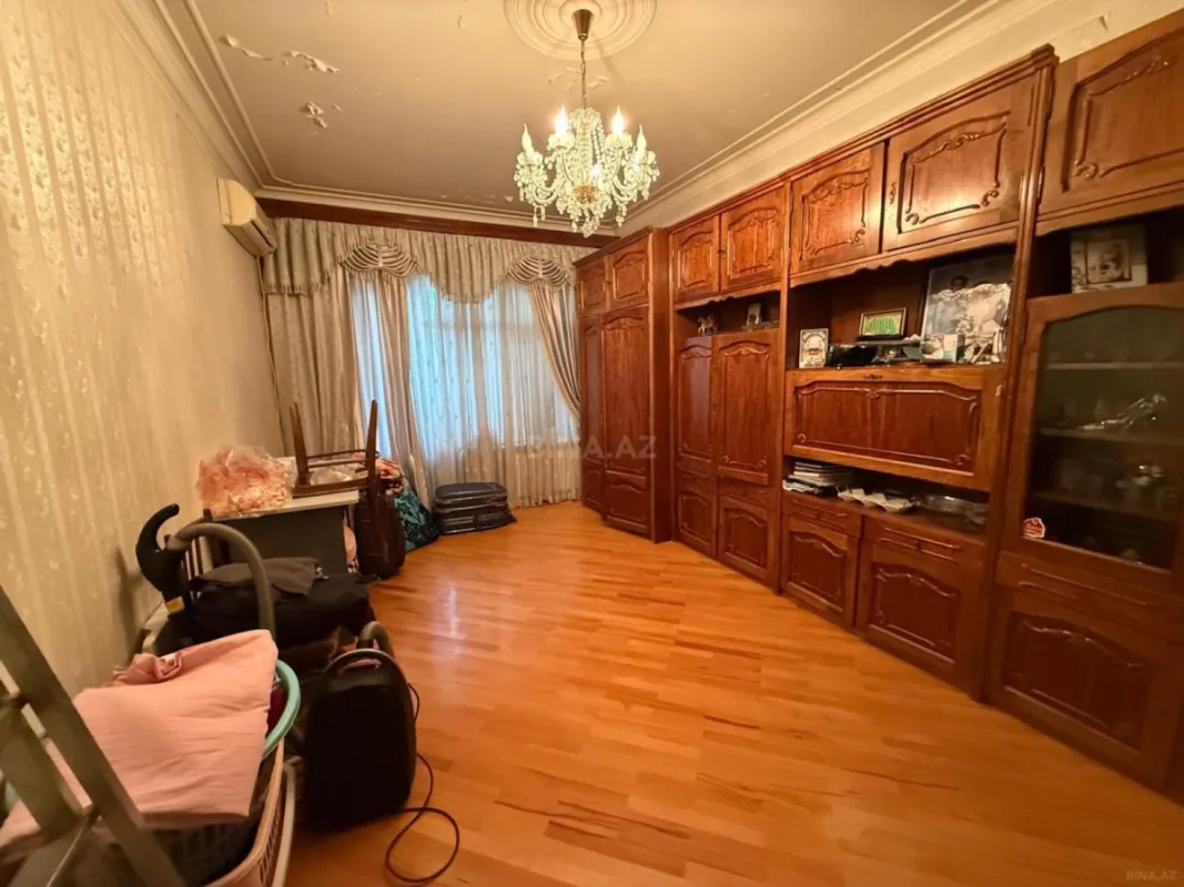 Satılır 5 otaqlı mənzil 120 m²