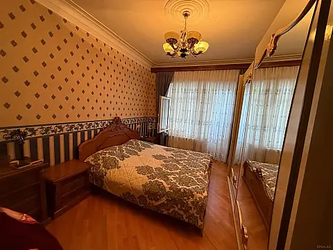 Satılır 5 otaqlı mənzil 120 m²