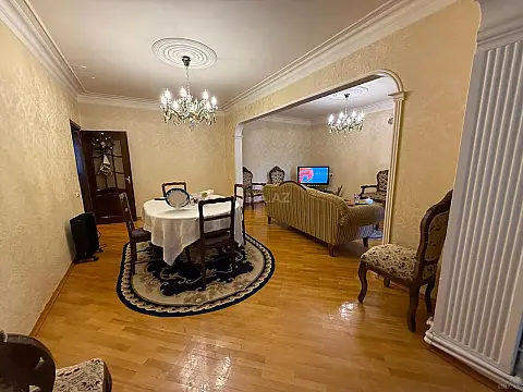 Satılır 5 otaqlı mənzil 120 m²