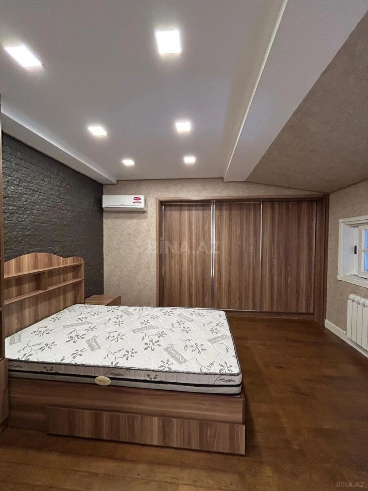 Kirayə verilir 6 otaqlı mənzil 275 m²