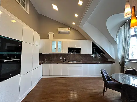 Kirayə verilir 6 otaqlı mənzil 275 m²