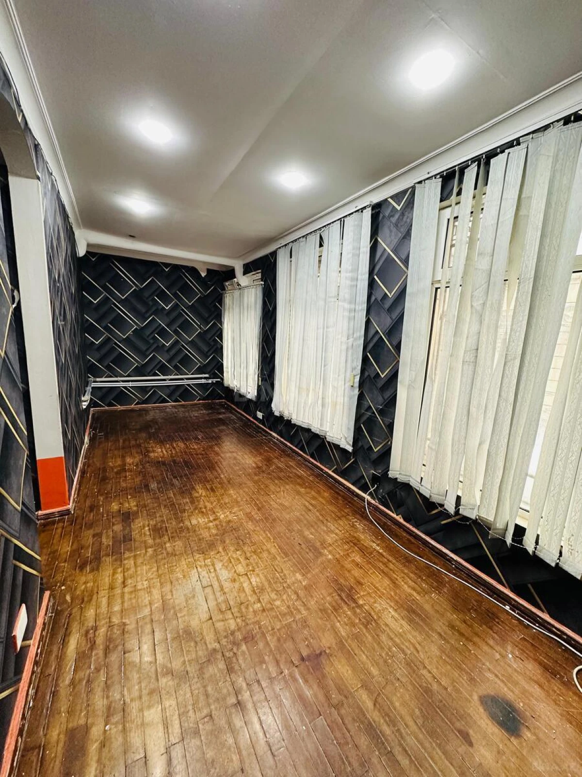 Kirayə verilir 3 otaqlı ofis 80 m²