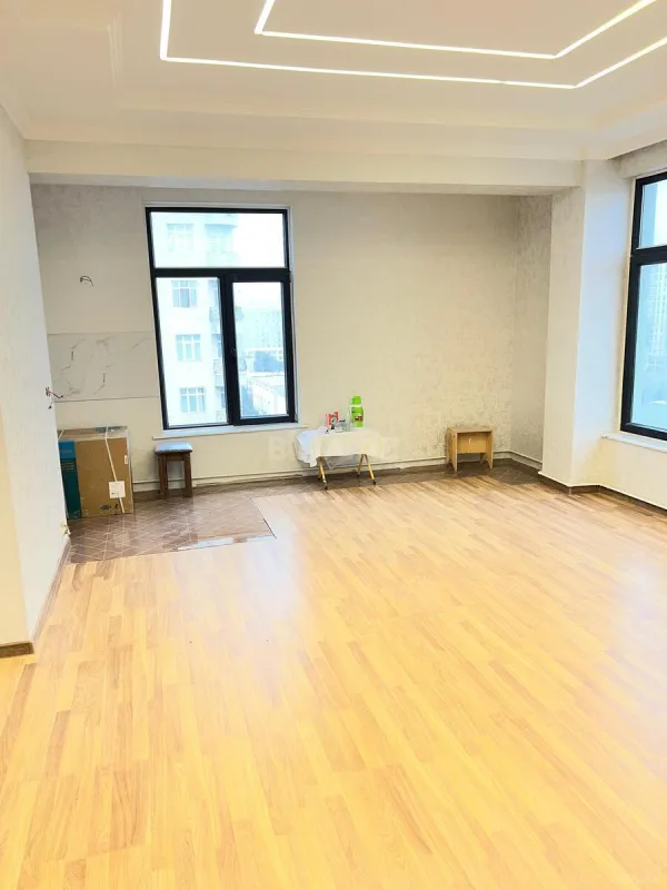 Satılır 3 otaqlı mənzil 97 m²