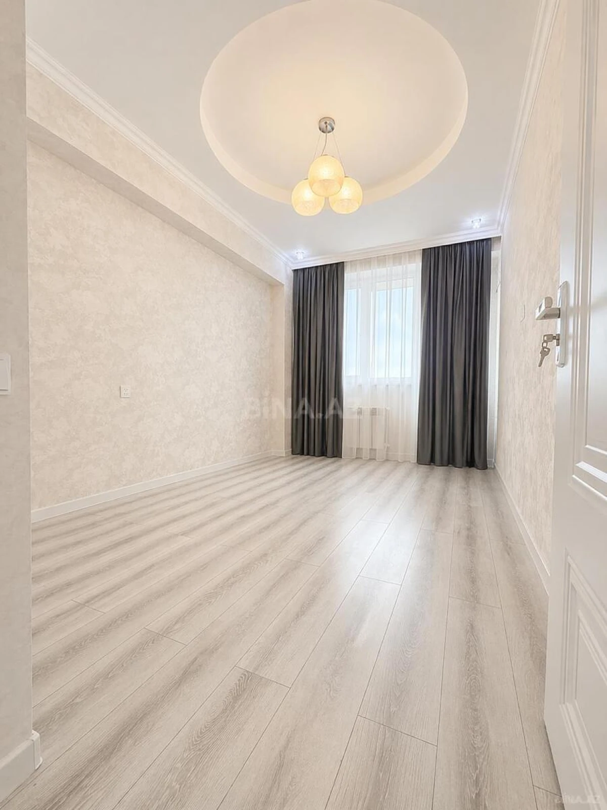 Satılır 3 otaqlı mənzil 105 m²