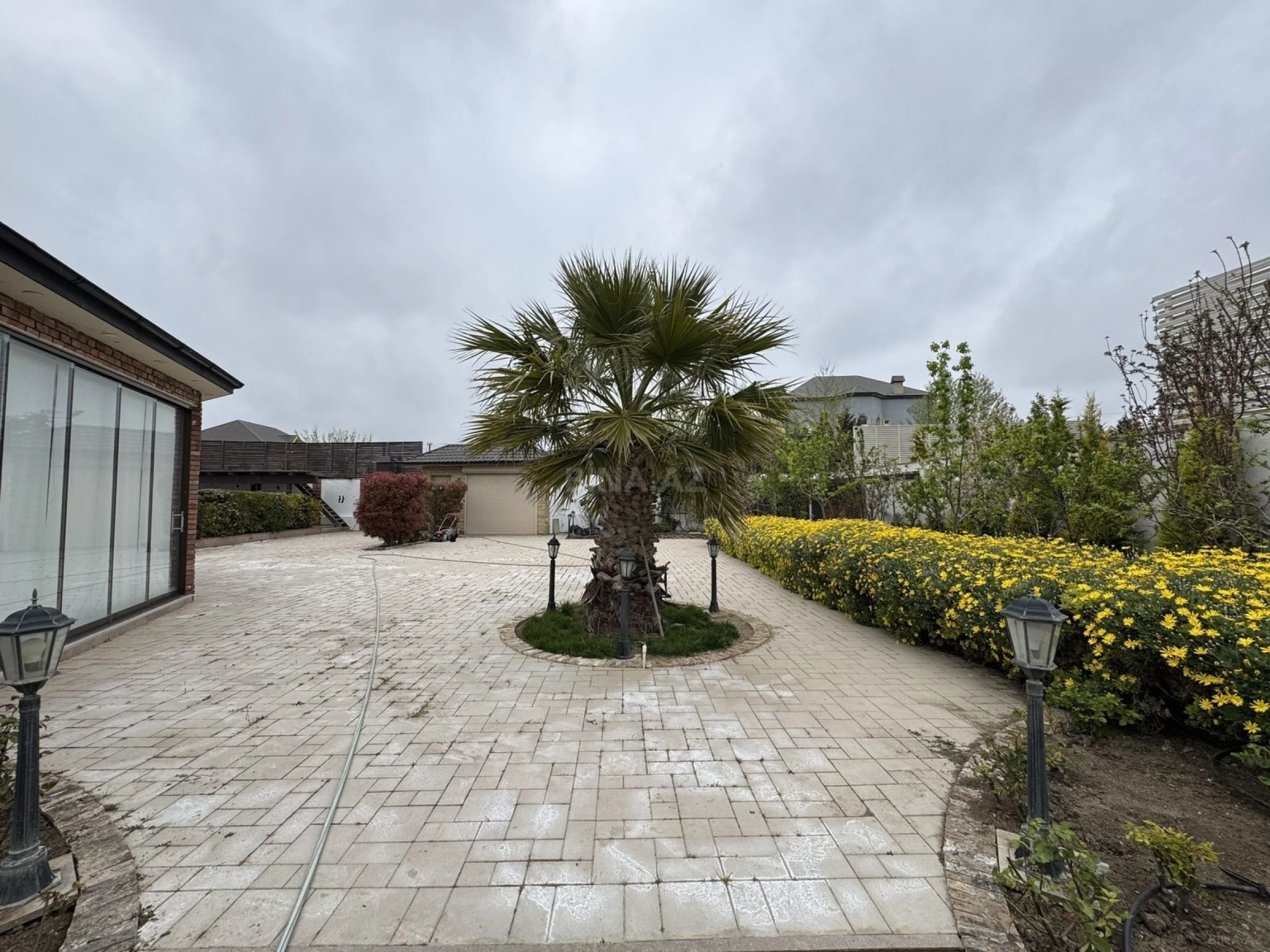 Kirayə verilir 5 otaqlı həyət evi 400 m²