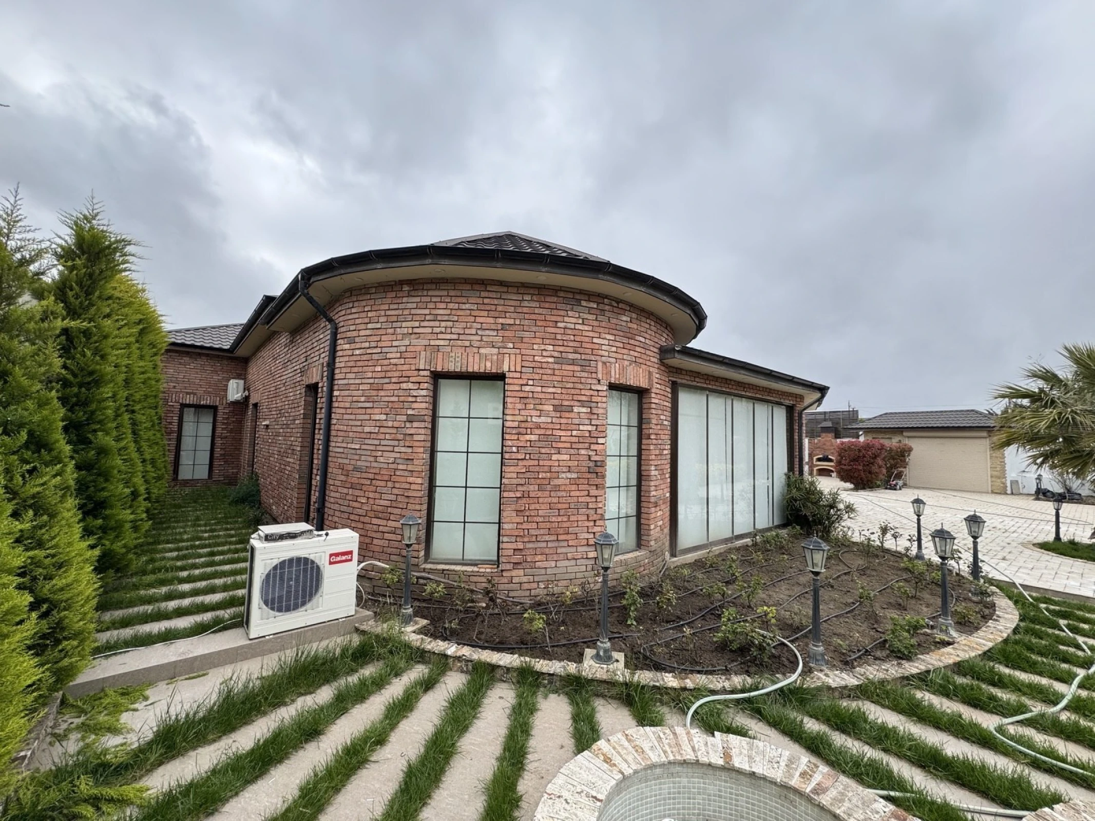 Kirayə verilir 5 otaqlı həyət evi 400 m²