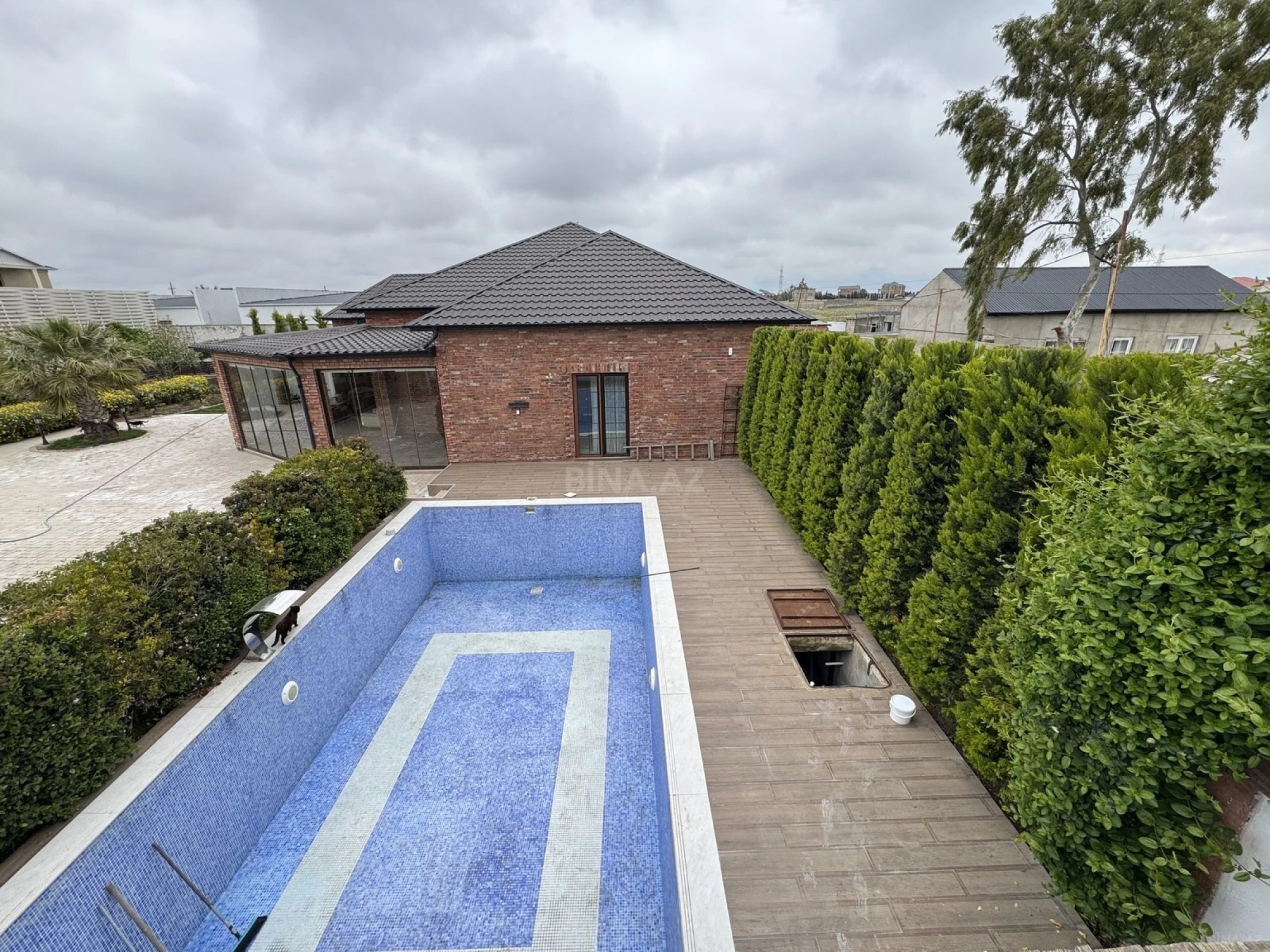 Kirayə verilir 5 otaqlı həyət evi 400 m²