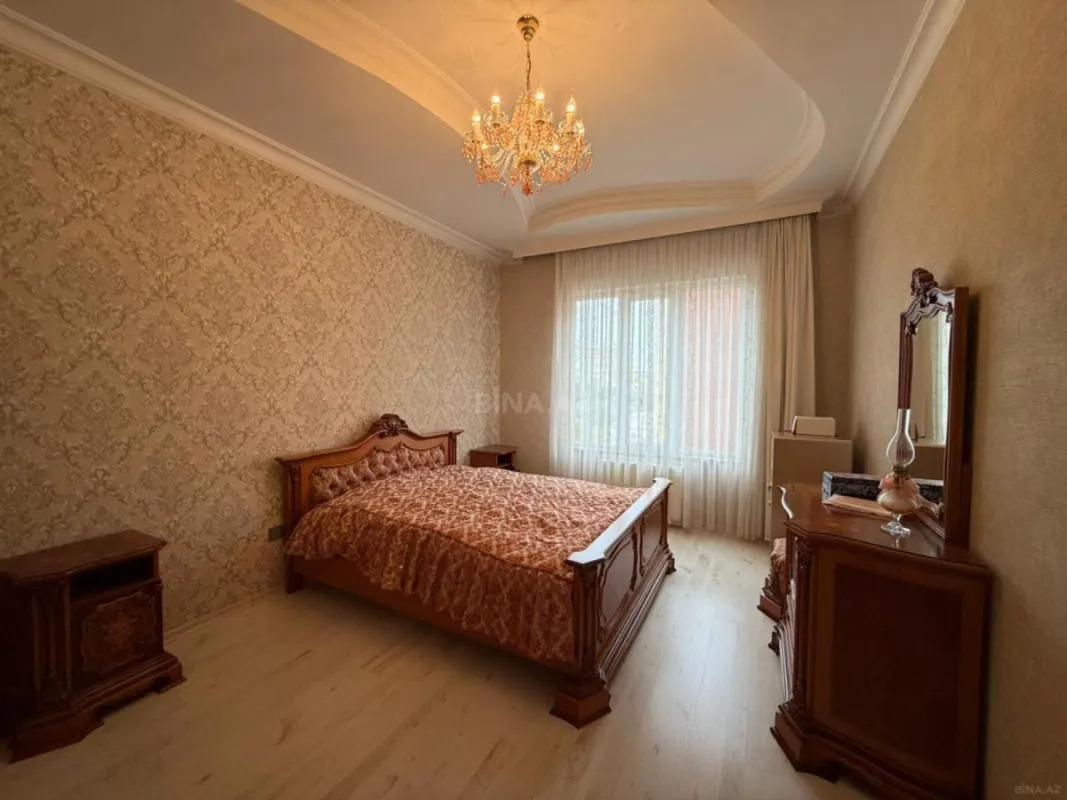 Satılır 5 otaqlı mənzil 212 m²