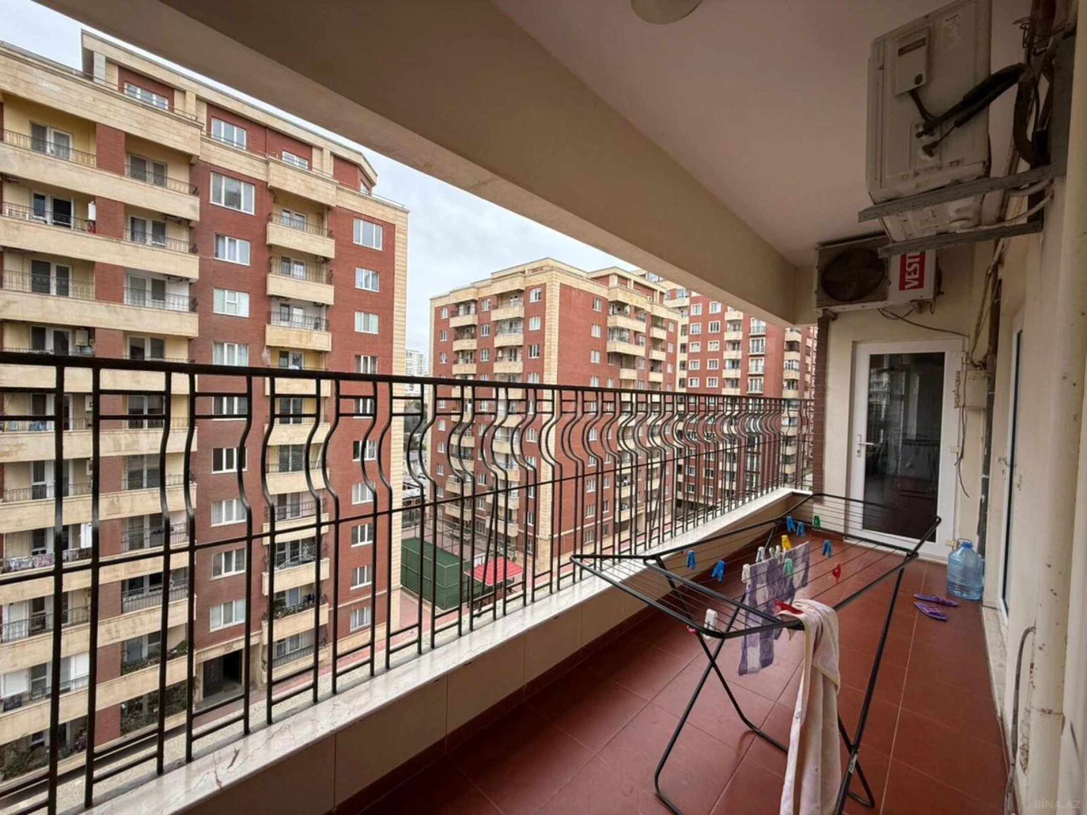 Satılır 5 otaqlı mənzil 212 m²