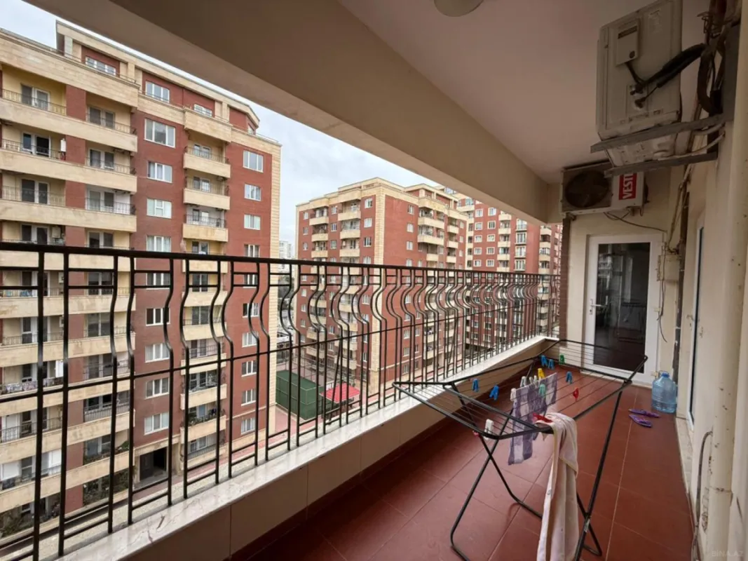 Satılır 5 otaqlı mənzil 212 m²