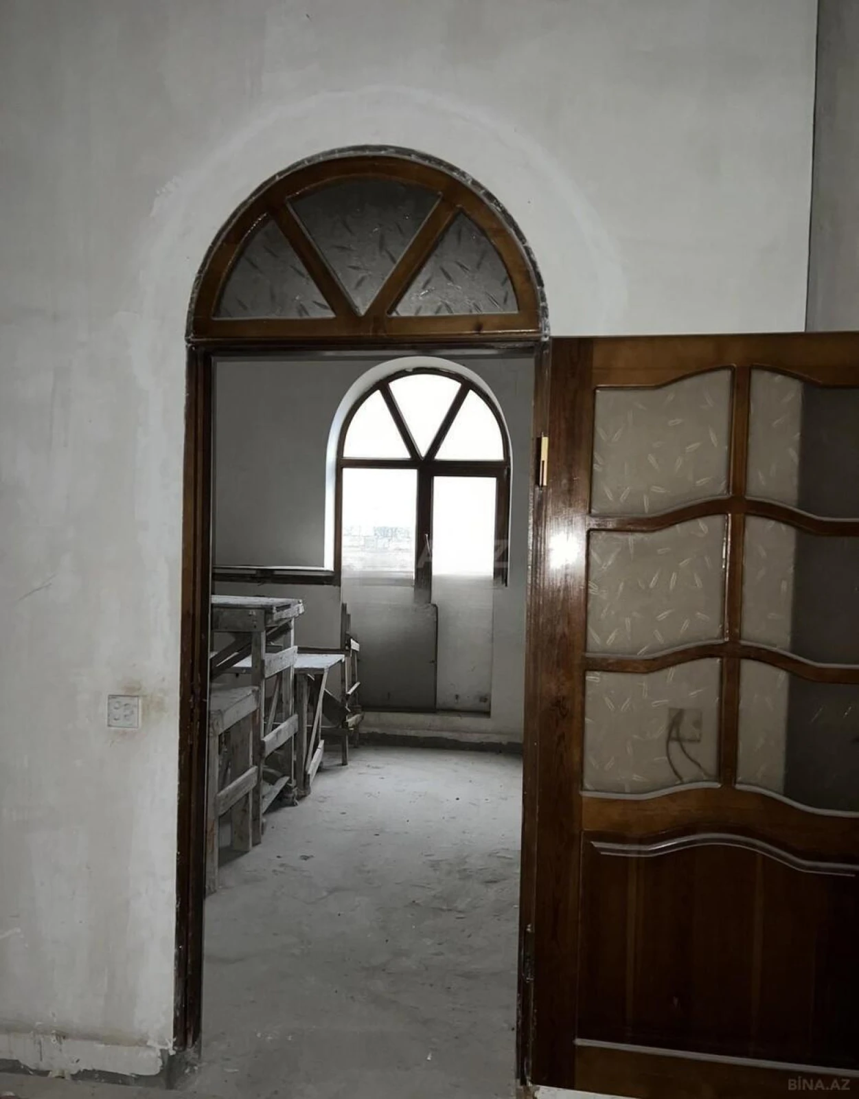 Satılır 9 otaqlı həyət evi 1500 m²