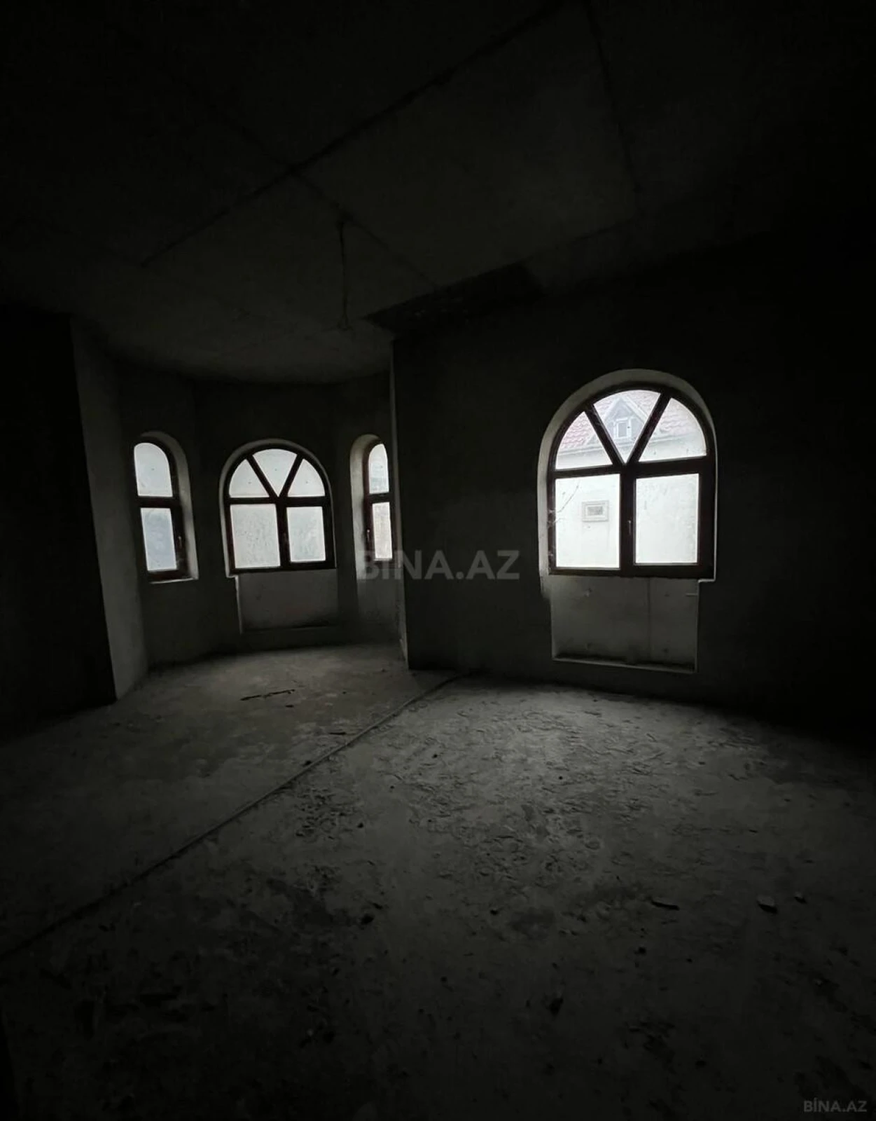 Satılır 9 otaqlı həyət evi 1500 m²