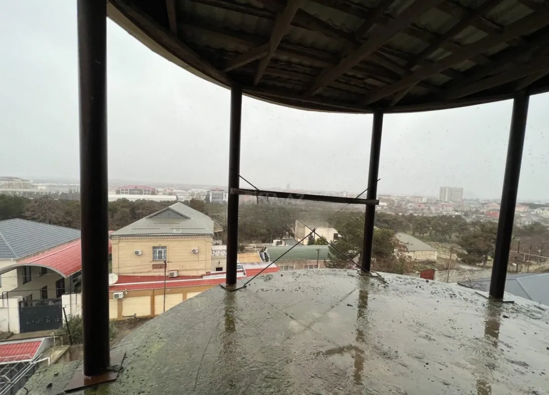 Satılır 9 otaqlı həyət evi 1500 m²