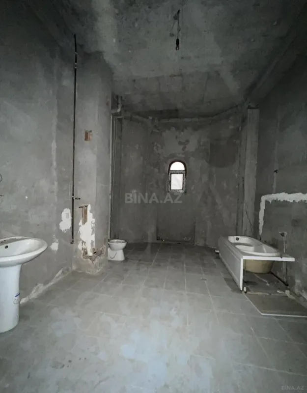 Satılır 9 otaqlı həyət evi 1500 m²