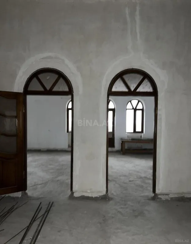 Satılır 9 otaqlı həyət evi 1500 m²