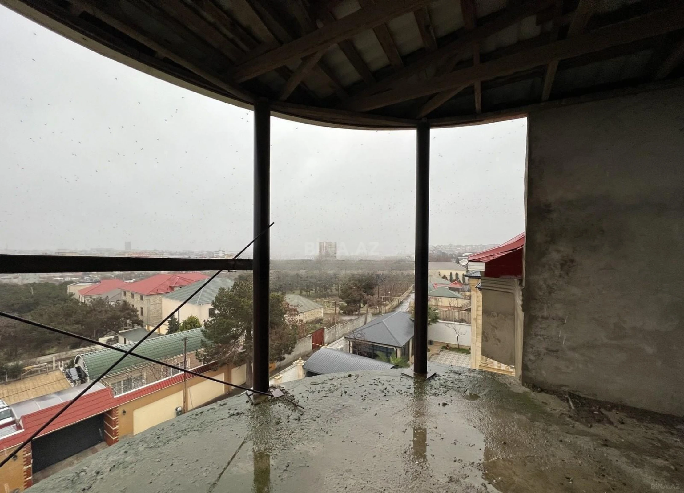 Satılır 9 otaqlı həyət evi 1500 m²