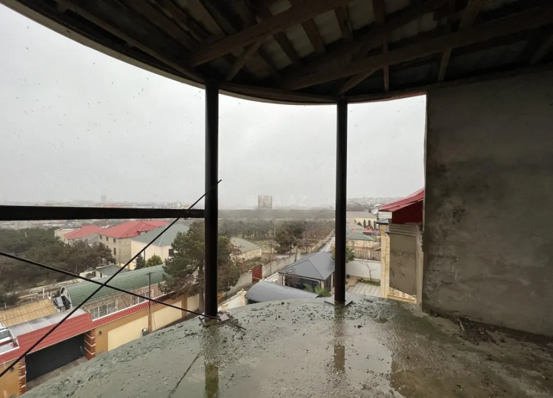 Satılır 9 otaqlı həyət evi 1500 m²
