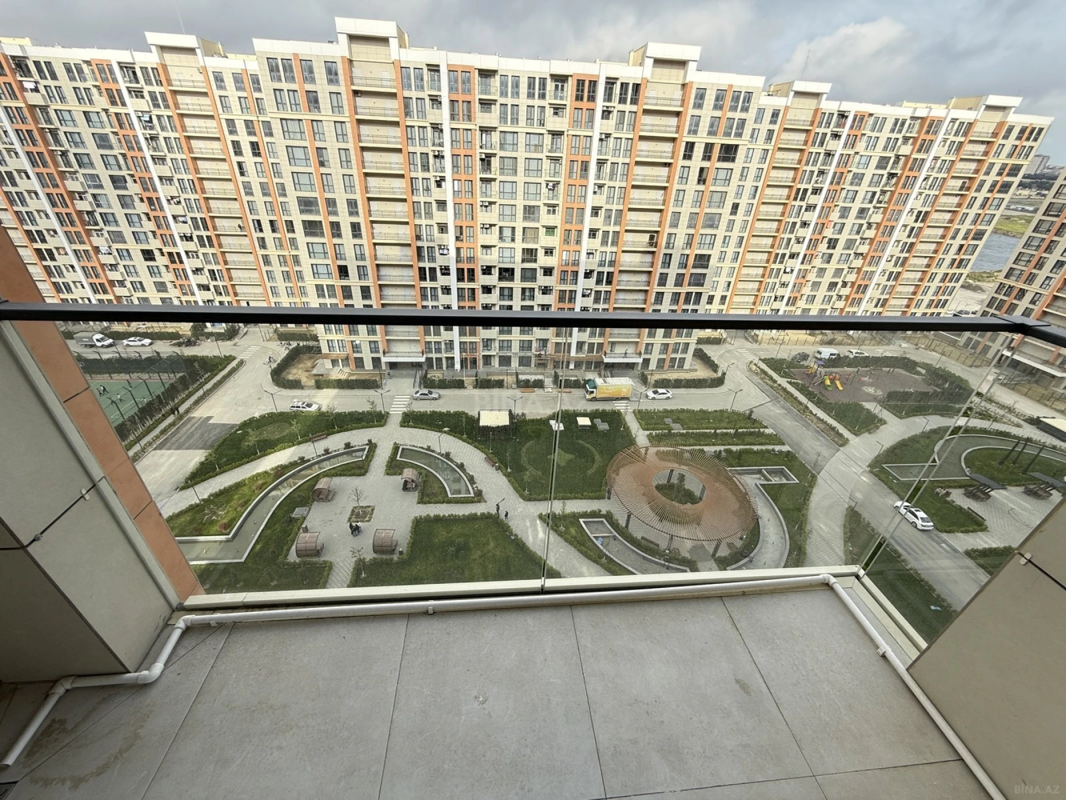 Satılır 3 otaqlı mənzil 96 m²