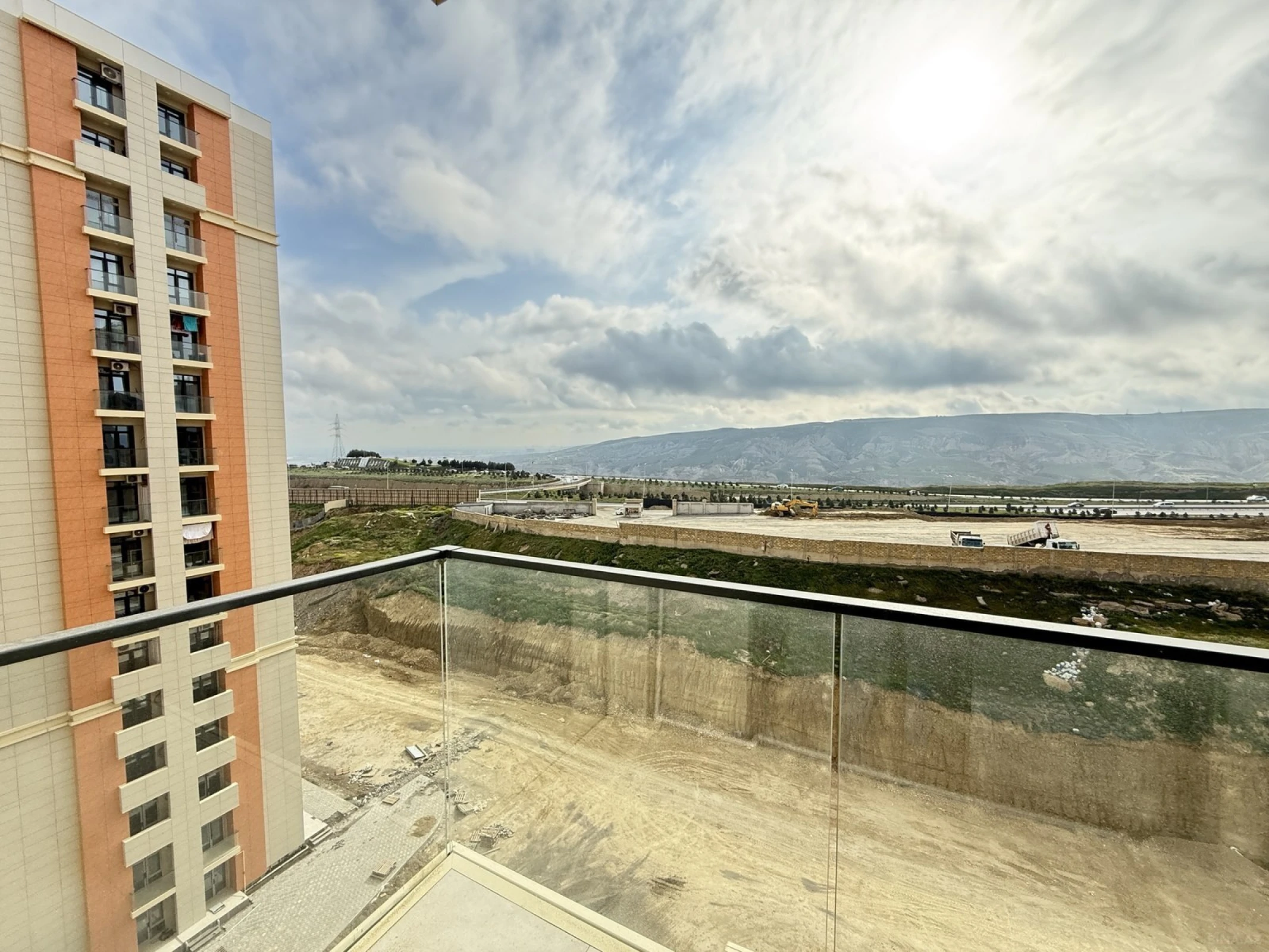 Satılır 3 otaqlı mənzil 96 m²