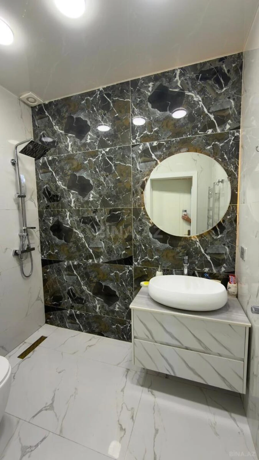 Satılır 2 otaqlı mənzil 83 m²