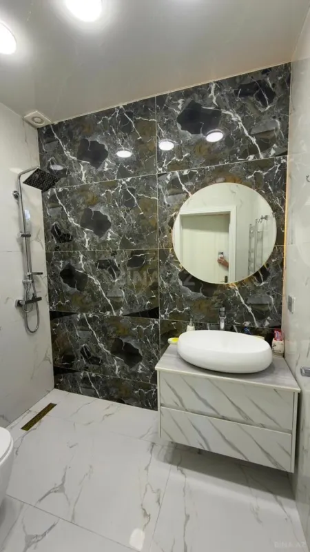 Satılır 2 otaqlı mənzil 83 m²