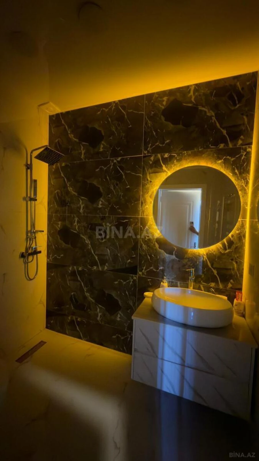 Satılır 2 otaqlı mənzil 83 m²