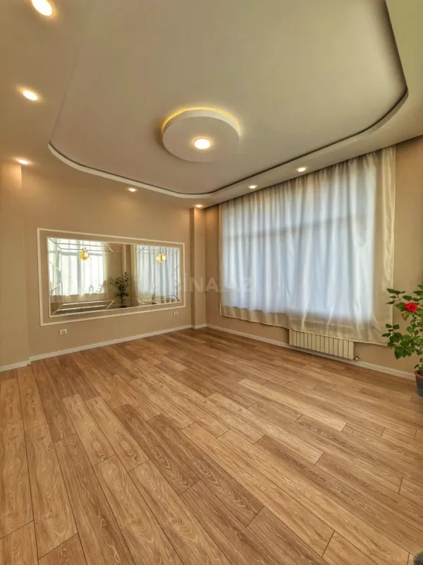 Satılır 2 otaqlı mənzil 83 m²