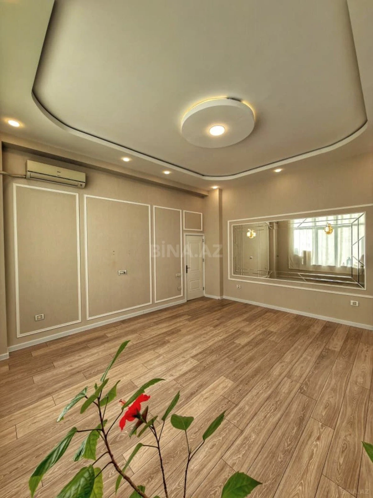 Satılır 2 otaqlı mənzil 83 m²