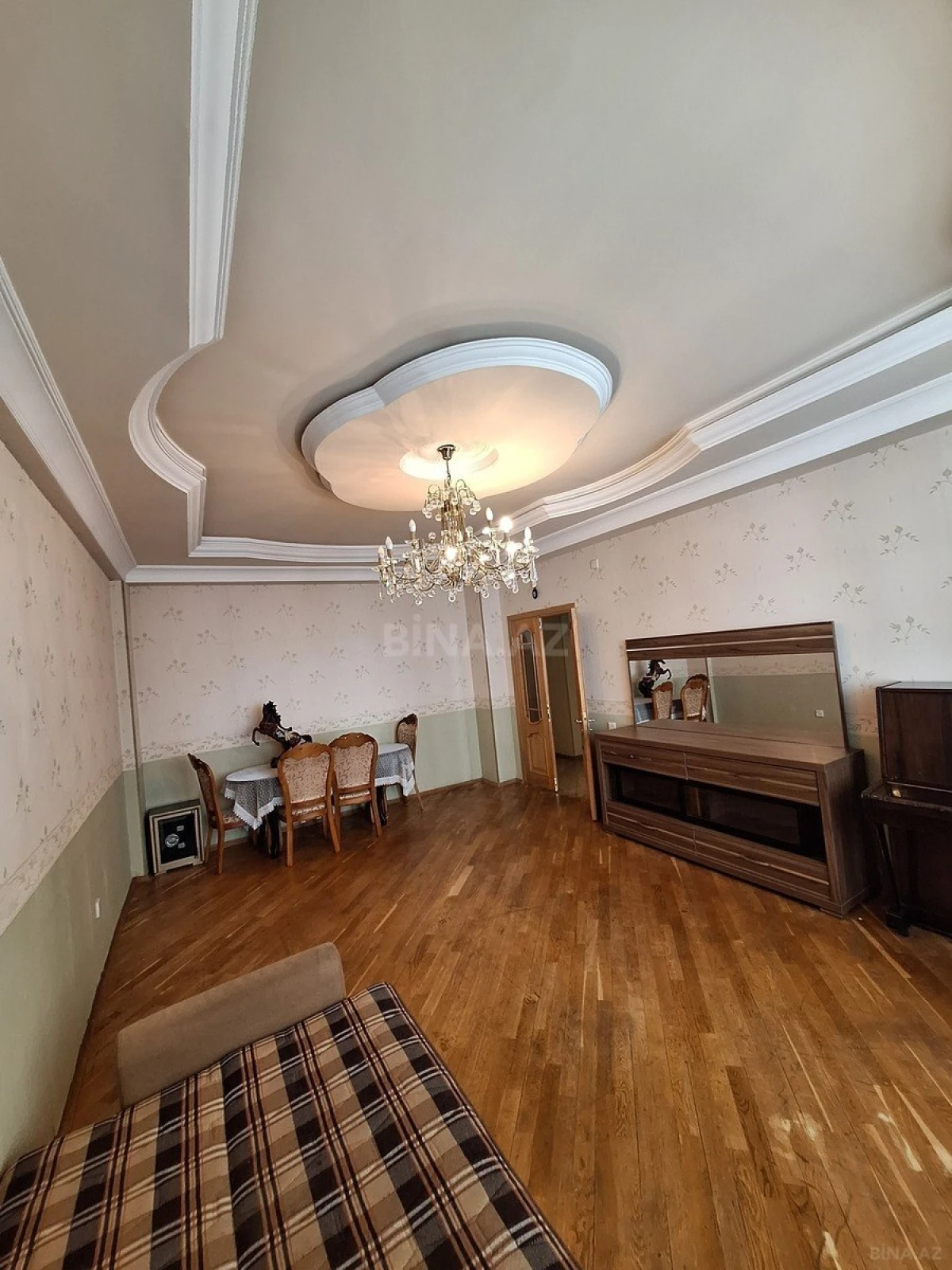 Kirayə verilir 3 otaqlı mənzil 120 m²