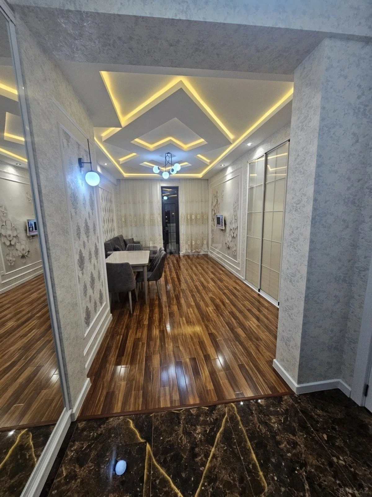 Satılır 2 otaqlı mənzil 68 m²