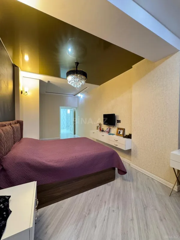 Satılır 4 otaqlı mənzil 200 m²