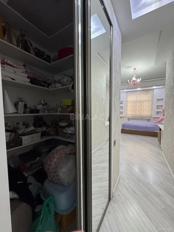 Satılır 4 otaqlı mənzil 200 m²