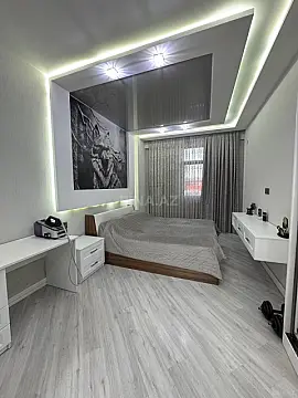Satılır 4 otaqlı mənzil 200 m²