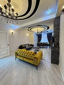 Satılır 4 otaqlı mənzil 200 m²
