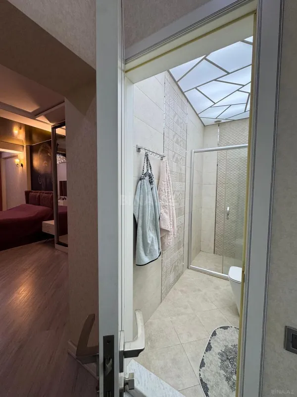 Satılır 4 otaqlı mənzil 200 m²