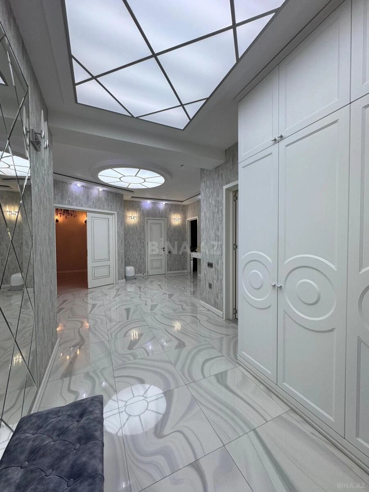 Satılır 4 otaqlı mənzil 200 m²