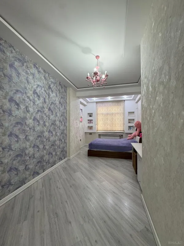 Satılır 4 otaqlı mənzil 200 m²