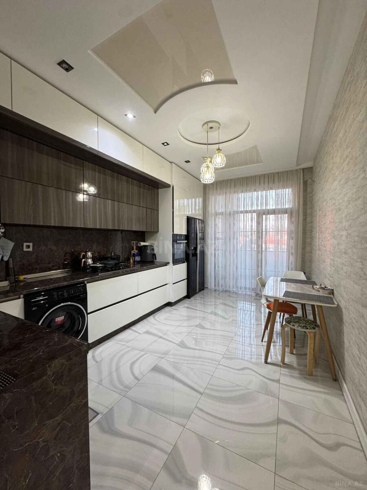 Satılır 4 otaqlı mənzil 200 m²