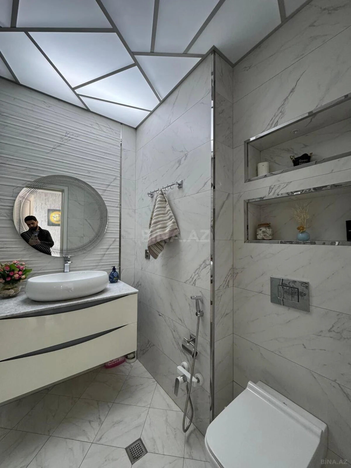 Satılır 4 otaqlı mənzil 200 m²