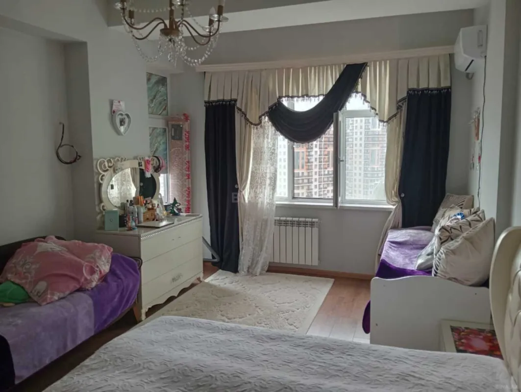 Satılır 1 otaqlı mənzil 52.5 m²