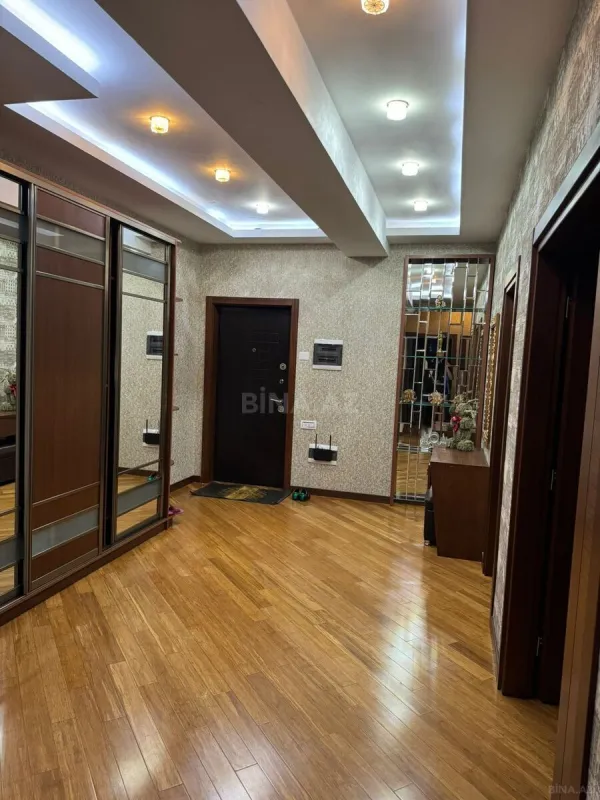 Kirayə verilir 3 otaqlı mənzil 147 m²