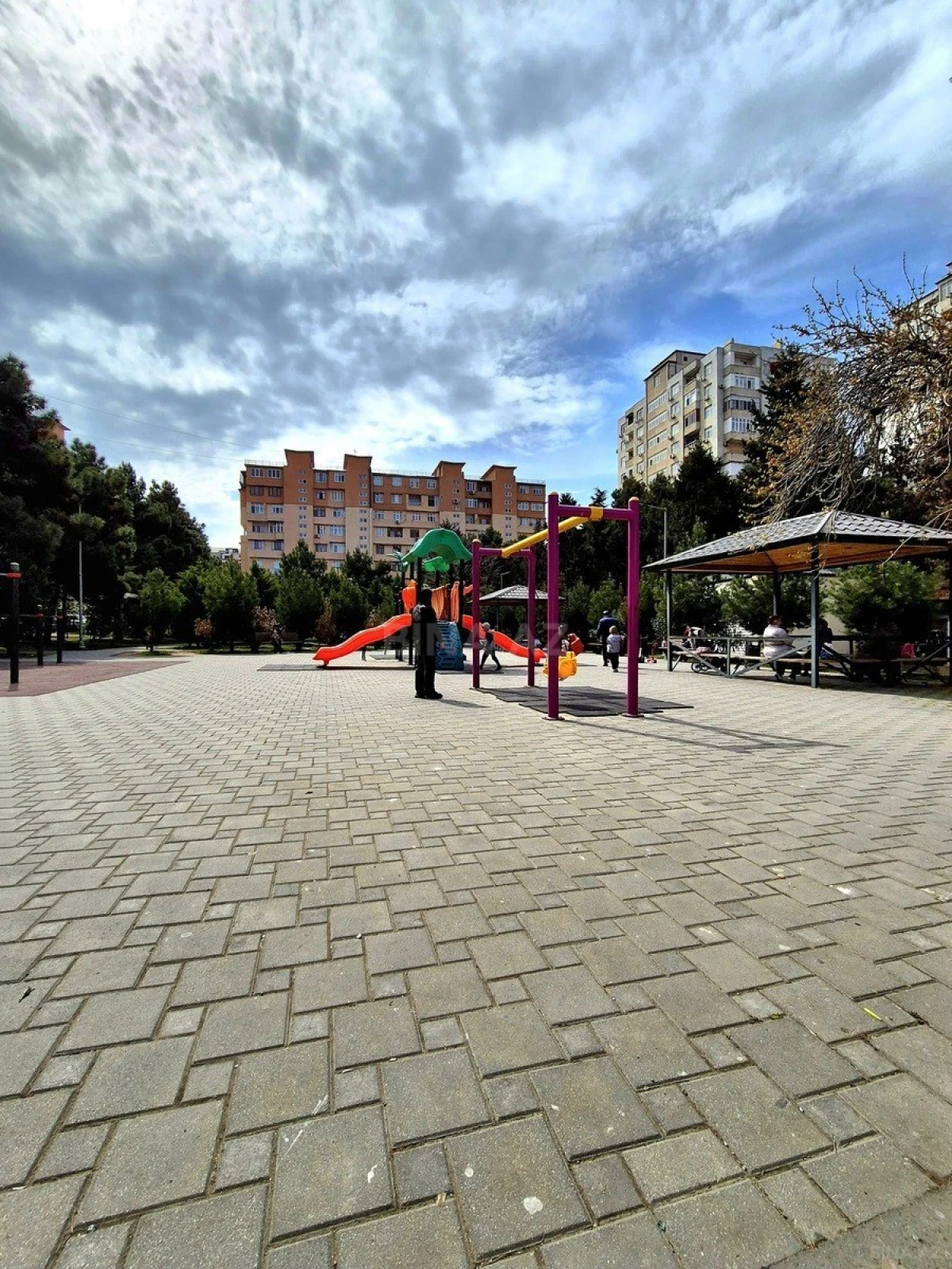 Kirayə verilir 2 otaqlı mənzil 65 m²