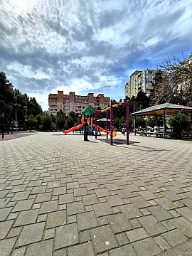 Kirayə verilir 2 otaqlı mənzil 65 m²