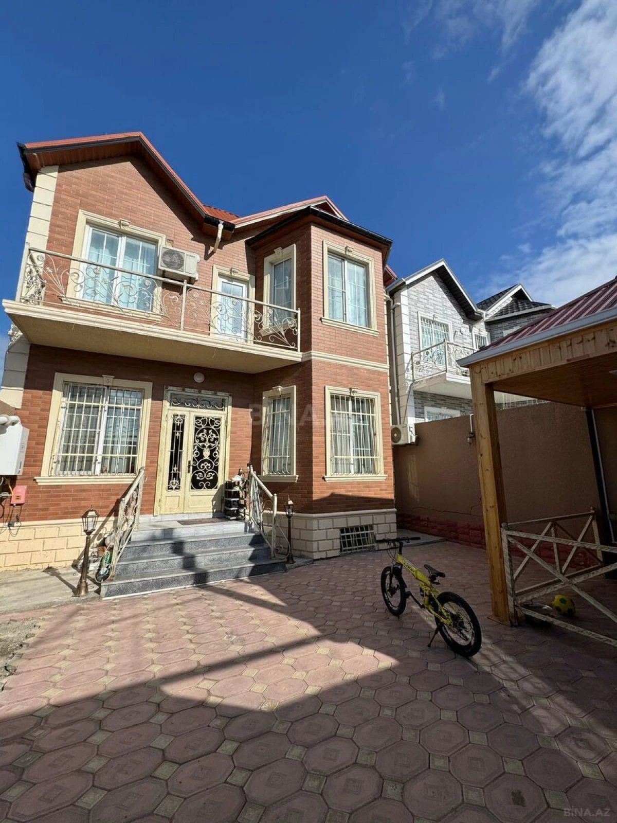 Satılır 6 otaqlı həyət evi 246 m²