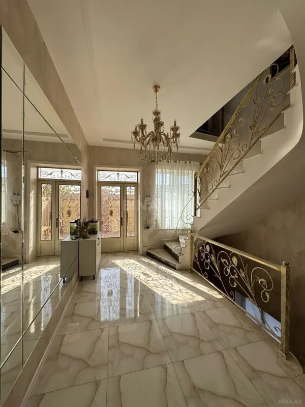 Satılır 6 otaqlı həyət evi 246 m²