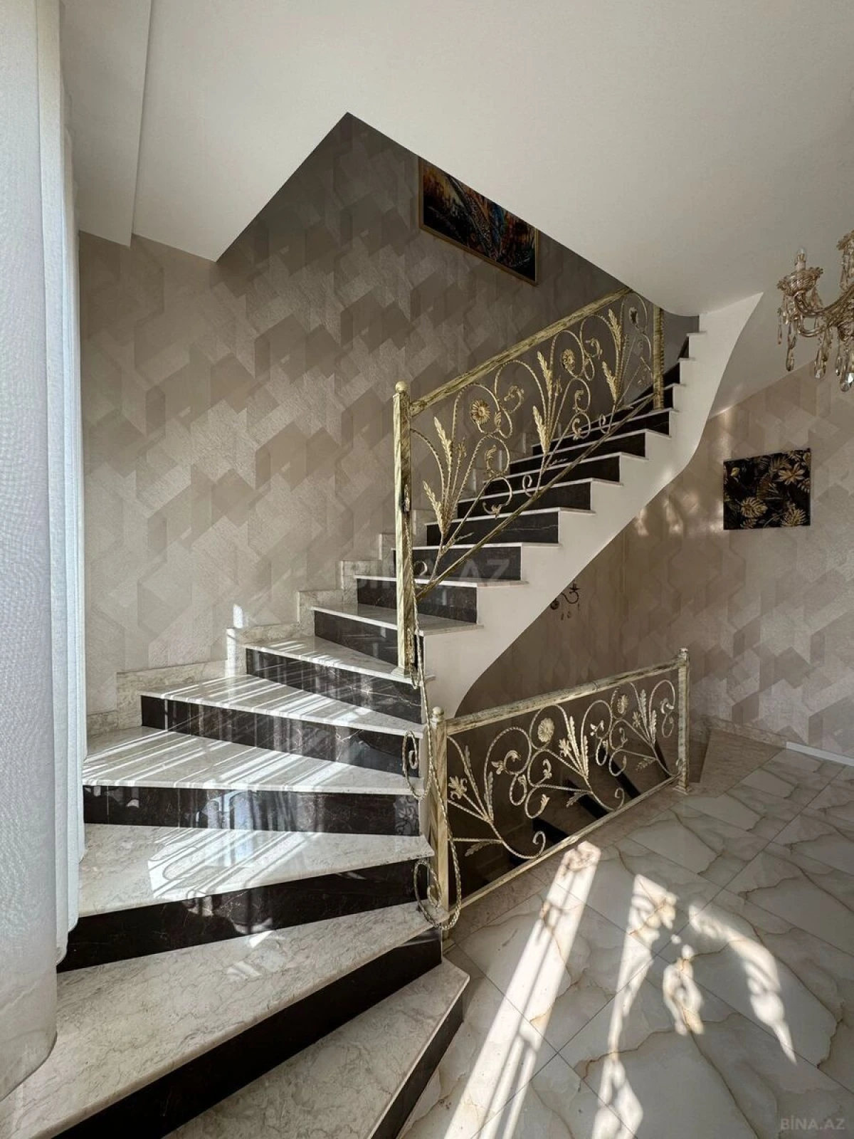 Satılır 6 otaqlı həyət evi 246 m²